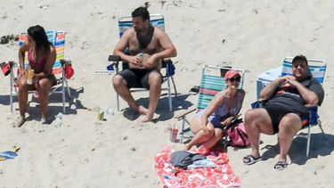 chris christie cierra una playa de nueva jersey... para despues ir a banarse solo en ella