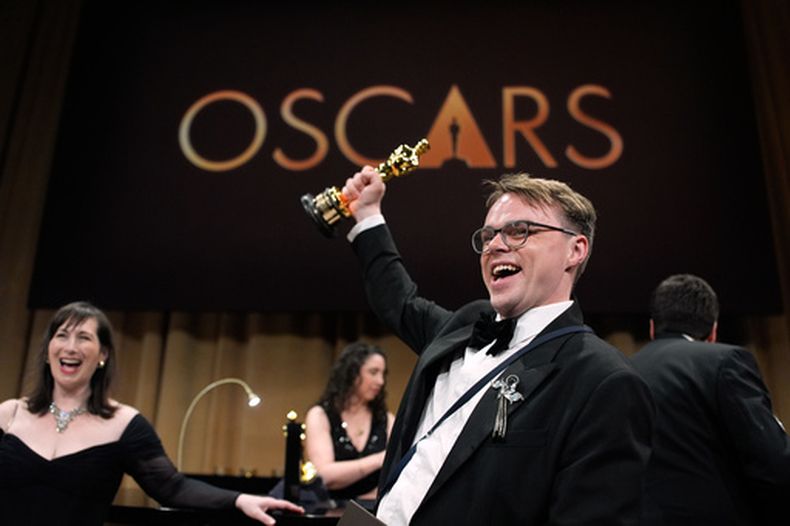 ARCHIVO - Pavel Talankin, ganador del premio al mejor documental por Mr. Nobody against Putin, asiste al Baile de los Gobernadores tras la entrega de los Oscar el 15 de marzo de 2026 en Los Ángeles. (Foto AP/John Locher, archivo)