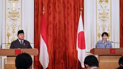 El presidente de Indonesia Prabowo Subianto (izq) con la primera ministra japonesa Sanae Takaichi en la Casa de Huéspedes Akasaka en Tokio, el 31 de marzo del 2026. (Yoshikazu Tsuno/Pool Photo via AP)