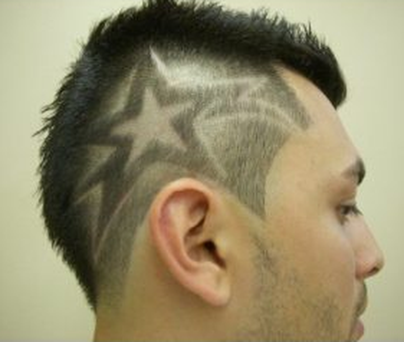 Código i presenta una moda con toques artísticos:  Cabezas dibujadas.