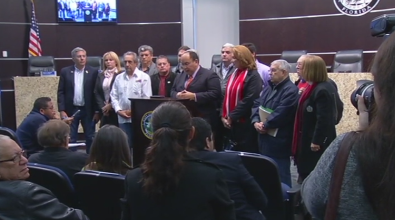 VENEZOLANOS DORAL.png