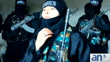 americateve | El Estado Islámico está reclutando a mujeres de todas partes del mundo incluyendo a jovencitas de 14 años. Solamente en Inglaterra unas 50 mujeres se han unido al grupo terrorista.