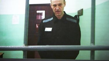 En esta imagen de archivo, el líder opositor ruso Alexei Navalny, visto en una pantalla durante su comparecencia por videoconferencia desde la colonia Melekhovo, en la región de Vladimir, en una vista en la Corte Suprema de Rusia, en Moscú, el 22 de junio de 2023. (AP Foto/Alexander Zemlianichenko, archivo)