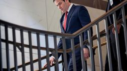 El secretario de Estado de Estados Unidos, Marco Rubio, llega al Capitolio, en Washington, el 5 de enero de 2026 para una reunión a puerta cerrada para informar a los líderes del Congreso sobre la operación para capturar al presidente de Venezuela, Nicolás Maduro. (AP Foto/J. Scott Applewhite)