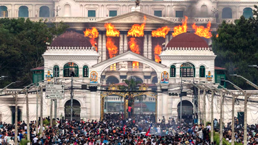 cae el gobierno comunista de nepal tras ola de protestas y violencia en katmandu