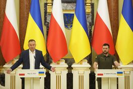 rusia intensifica ofensiva; presidente polaco visita kiev