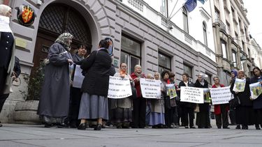 Protestan en Bosnia por entrega de Nobel a Peter Handke