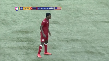 un futbolista cubano tira una falta al estilo cristiano ronaldo pero...