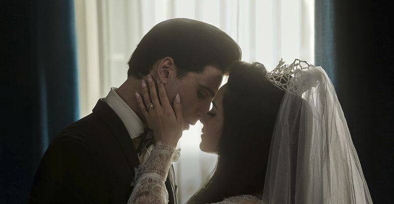 En esta imagen proporcionada por A24 Jacob Elordi como Elvis, izquierda, y Cailee Spaeny como Priscilla, en una escena de Priscilla. (Philippe Le Sourd/A24 vía AP)