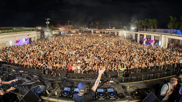 arranca la fiesta de halloween mas grande de miami en la factoria de hialeah