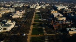 El Capitolio de Estados Unidos visto desde el Monumento a Washington, el martes 16 de diciembre de 2025, en Washington. (AP Foto/Julia Demaree Nikhinson)