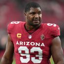 ARCHIVO - Foto del 23 de noviembre del 2025, el tackle defensivo de los Cardinals de Arizona Calais Campbell en el encuentro ante los Jaguars de Jacksonville. (AP Foto/Rick Scuteri, Archivo)