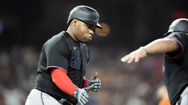Chisholm y Aguilar pegan 2 jonrones; Marlins vencen a Astros