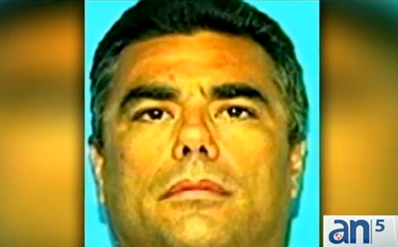 Al parecer el hombre tenía antecedentes criminales y la policía había sido llamada a la residencia con anterioridad.