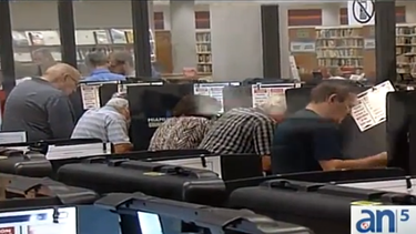 americateve | Ya están abiertas las urnas para la votación adelantada de las elecciones del 4 de noviembre. Entre los primeros en votar estuvieron varios de los políticos en campaña.