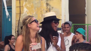 paris hilton y naomi campbell por las calles de la habana