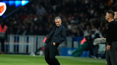 El técnico del PSG Luis Enrique durante el partido contra Le Mans en la liga francesa, el sábado 10 de octubre de 2026, en París. (AP Foto/Teresa Suárez)