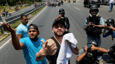 venezuela: nacho se enfrento con periodistas oficialistas