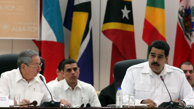 Coincidentemente el new york times ha publicado un editorial elogiando a Cuba por lo que calificó de impresionante esfuerzo en la lucha contra el Ébola. Es el segundo editorial favorable al gobierno cubano que el times publica en tan solo una semana.