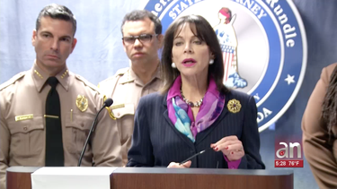 dos policias  de miami acusados de agresion, robo y manipulacion de evidencias