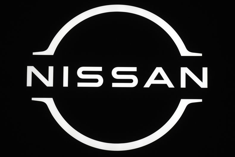 En esta imagen de archivo, el logo de Nissan, visto en el Salón del Auto de Tokio Salon 2025, una feria del sector, el 10 de enero de 2025, en Makuhari Messe, Chiba, cerca de Tokio. (AP Foto/Eugene Hoshiko, archivo)