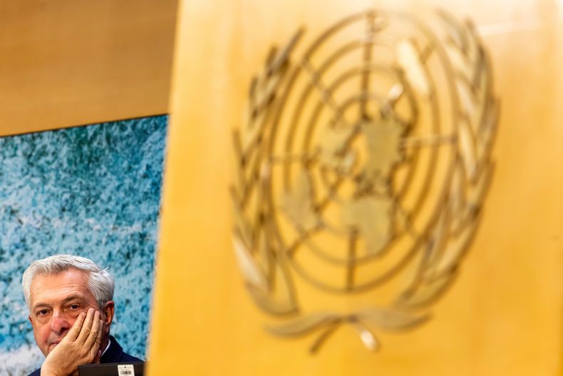 Filippo Grandi, titular del alto comisionado de las Naciones Unidas para los Refugiados (ACNUR), asiste a la 76ª reunión anual del Comité Ejecutivo de ACNUR en la sede europea de las Naciones Unidas en Ginebra, Suiza, el lunes 6 de octubre de 2025. (Salvatore Di Nolfi/Keystone vía AP)