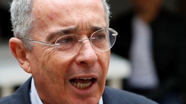 fiscalia de colombia pide libertad de alvaro uribe