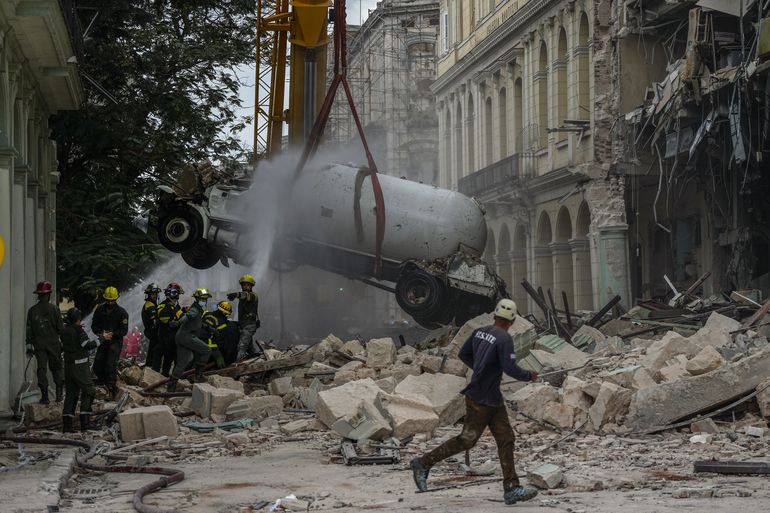 Suben a 22 los muertos tras explosión en hotel de La Habana