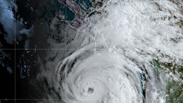 Tormenta Kay deja lluvias en la península de Baja California