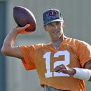 NFL suspende a dueño de Dolphins por contactos con Brady