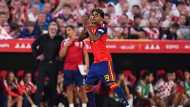 Lamine Yamal de España celebra tras anotar el tercer gol de su equipo en el encuentro ante Croacia en la Liga de Naciones el martes 29 de septiembre del 2026. (AP Foto/Manu Fernandez)