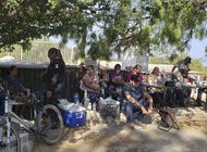 mineros atrapados en mexico: crece impaciencia en familias
