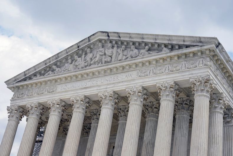 ARCHIVO - En la imagen se muestra el edificio de la Corte Suprema de Estados Unidos, el 25 de abril de 2024, en Washington. (AP Foto/Mariam Zuhaib)
