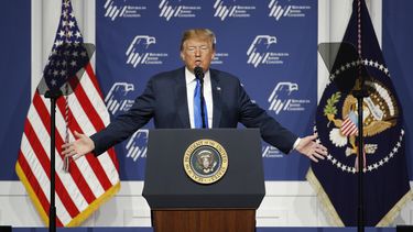 AP VERIFICA: Trump presenta imagen inexacta de los migrantes