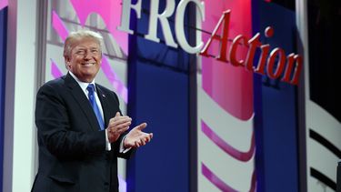 Trump dice que apoyará a grupos religiosos conservadores