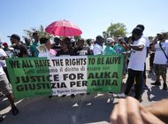 italia: marchan y exigen justicia por asesinato de nigeriano