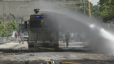 dos muertos, 8 detenidos y los chavistas tras las armas ocupadas