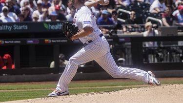 Max Scherzer de los Mets de Nueva York lanza ante los Filis de Filadelfia, el jueves 1 de junio de 2023, en Nueva York. (AP Foto/Bebeto Matthews)