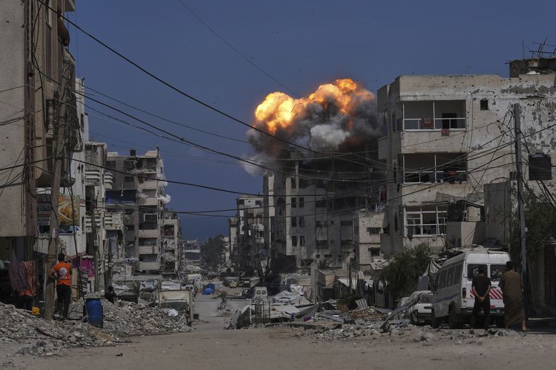 Un ataque israelí en Ciudad Gaza el 21 de julio del 2025. (AP foto/Jehad Alshrafi)