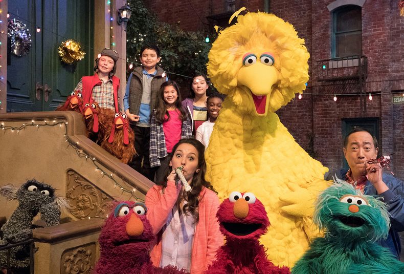 ESP-TEL_SESAME_STREET-GIRA-0.jpg