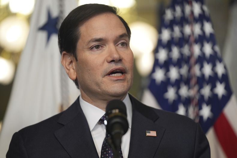 El secretario de Estado Marco Rubio antes de asumir el cargo en las instalaciones de la Casa Blanca, el martes 21 de enero de 2025, en Washington. (AP Foto/Evan Vucci)