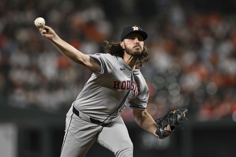 Spencedr Arrighetti, pitcher de los Astros de Houston, lanza en el duelo del jueves 22 de agosto ante los Orioles de Baltimore (AP Foto/Terrance Williams)