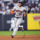 El dominicano Yainer Díaz, de los Astros de Houston, recorre las bases luego de conectar un jonrón en el juego del viernes 4 de agosto de 2023, ante los Yanquis de Nueva York (AP Foto/Frank Franklin II)