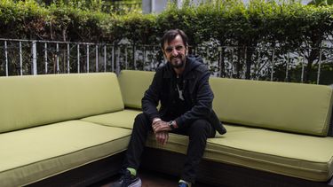 Ringo Starr posa para un retrato en West Hollywood, California, el jueves 17 de octubre de 2024. (Foto AP/Jae C. Hong)