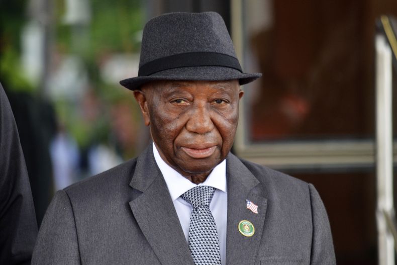 ARCHIVO - El presidente de Liberia, Joseph Boakai, posa para una foto, antes del inicio de la reunión de la CEDEAO, en Abuya, Nigeria, el 7 de julio de 2024. (AP Foto/Olamikan Gbemiga, Archivo)