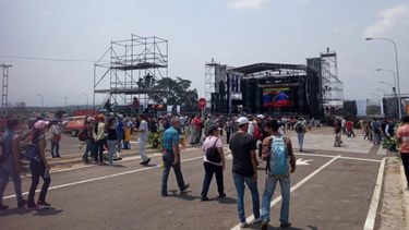 baja concurrencia asi va el  show organizado por el regimen chavista