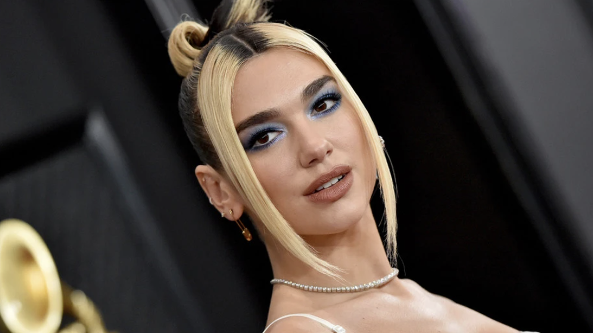 Dua Lipa asistió a la premiere de Barbie enseñando sus pezones (FOTOS)