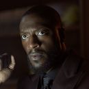 En esta imagen proporcionada por Prime Video, Aldis Hodge en una escena de la serie Cross. (Keri Anderson/Prime Video vía AP)