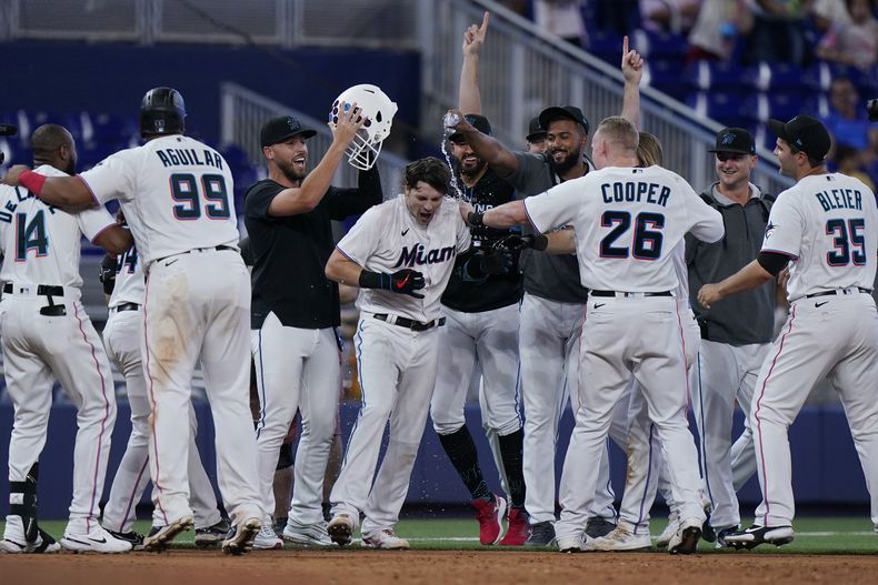 DEP-BEI PIRATAS-MARLINS