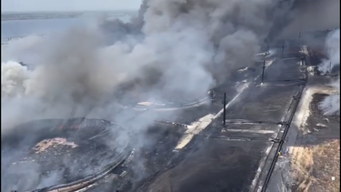 helicoptero capta impresionantes imagenes  de la devastacion que ha dejado el incendio en la base de supertanqueros en matanzas